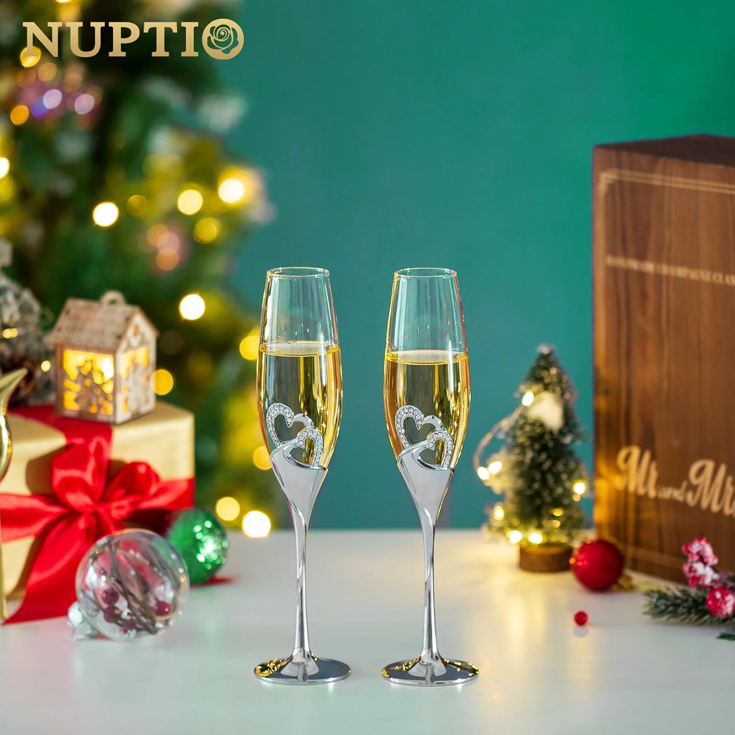 Copas de champán de cristal con soporte de madera para pasteles de 8"