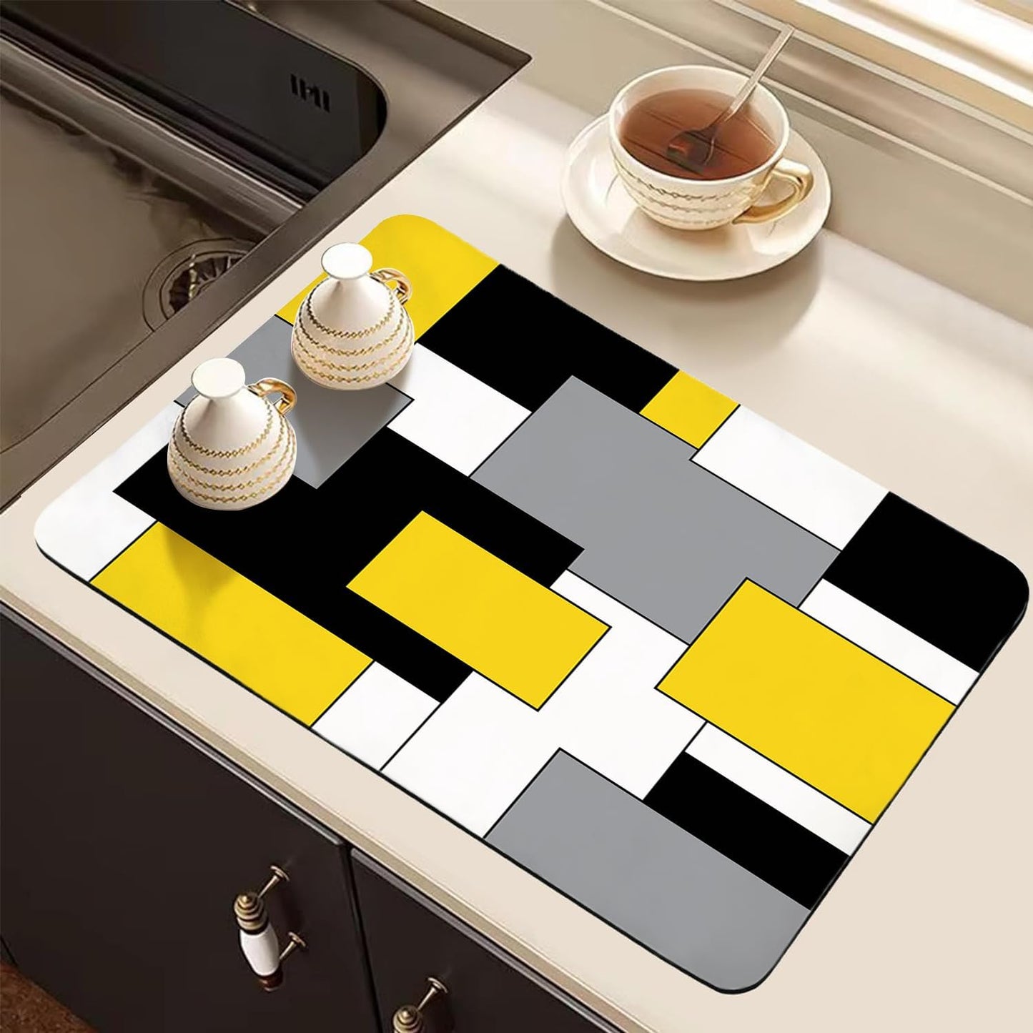 Tapete de secado de platos geométrico amarillo, gris y negro con respaldo de goma