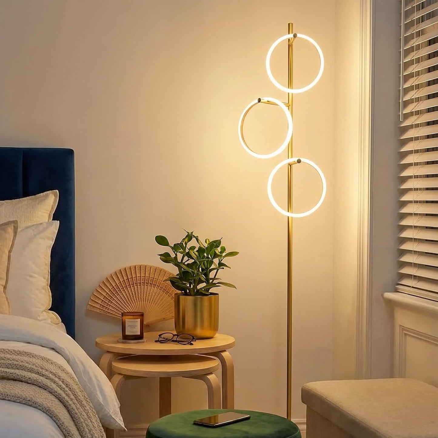 Lámpara pie dorada 3 luces LED sala oficina dormitorio