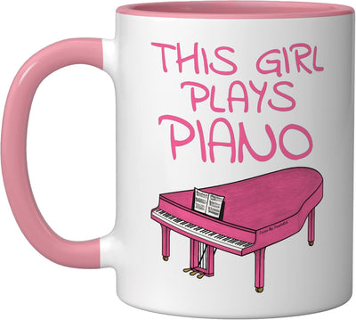 Taza de café para pianista mujer This Girl Plays Piano rosa/blanca