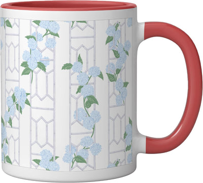 Taza cerámica Coquette Preppy con hidrangenas azul claro en trellis chinoiserie rojo/blanco