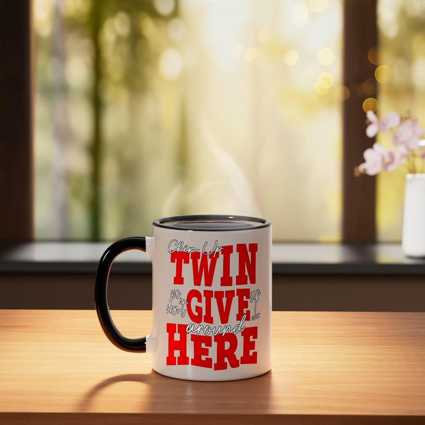 Taza cerámica color rojo con gráfico chin up twin negro/blanco