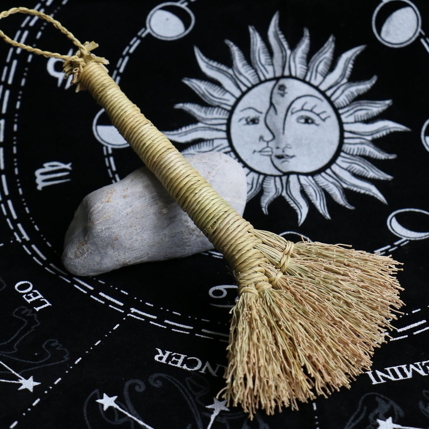 Mini escoba altar Wiccan para sanar energía y decorar