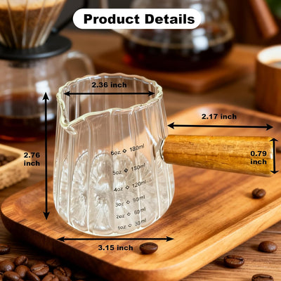 Taza medidora de café expreso con mango de madera y boquilla en V