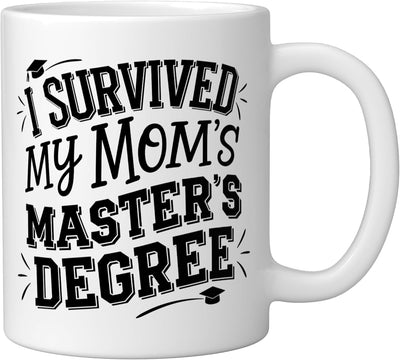 Taza cerámica blanca con frase divertida sobre sobrevivir a la maestría de una mamá