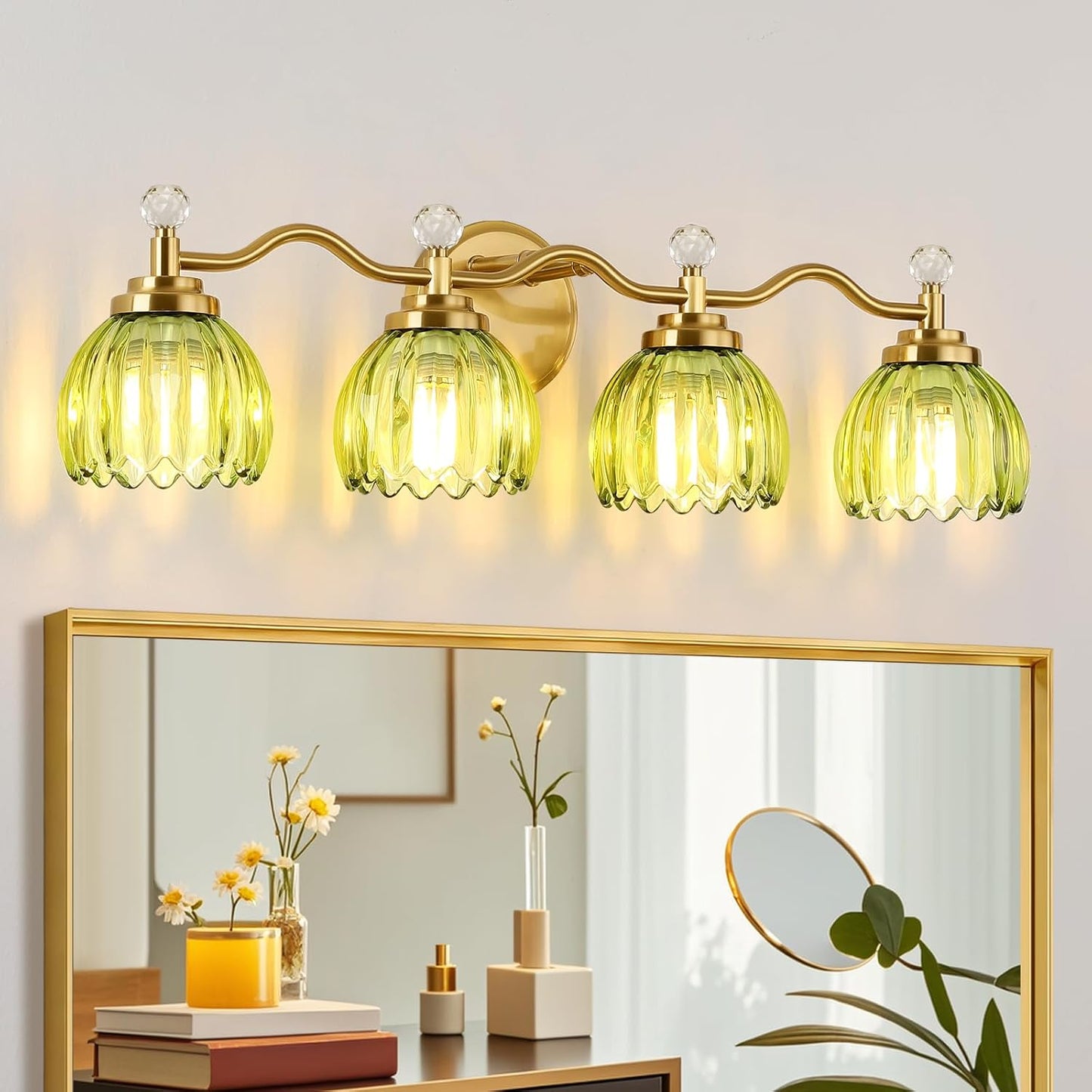 Lámpara baño 4 luces pantalla vidrio verde oro cepillado