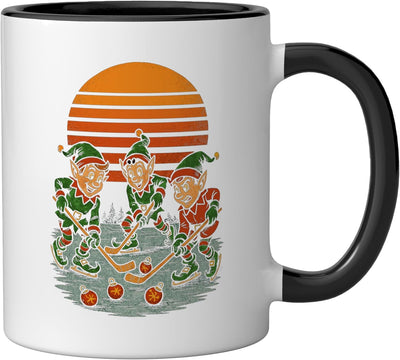 Taza cerámica navideña Festive Elves patinando hockey negro/blanco