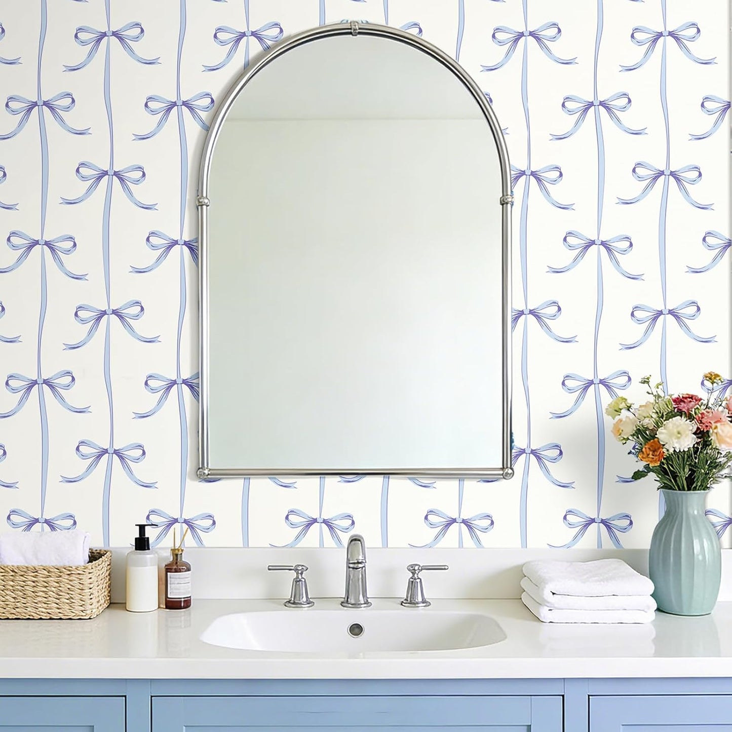 Papel tapiz con lazo blanco y azul para dormitorio de niña