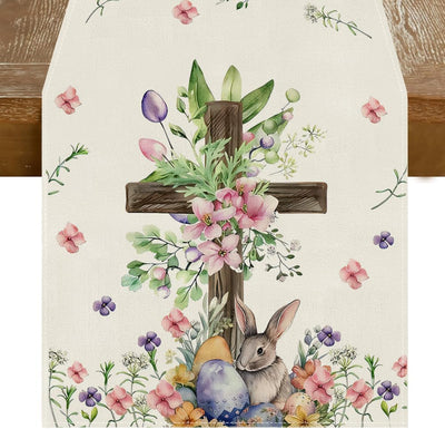 Camino de mesa de Pascua con huevos coloridos, flores y conejos