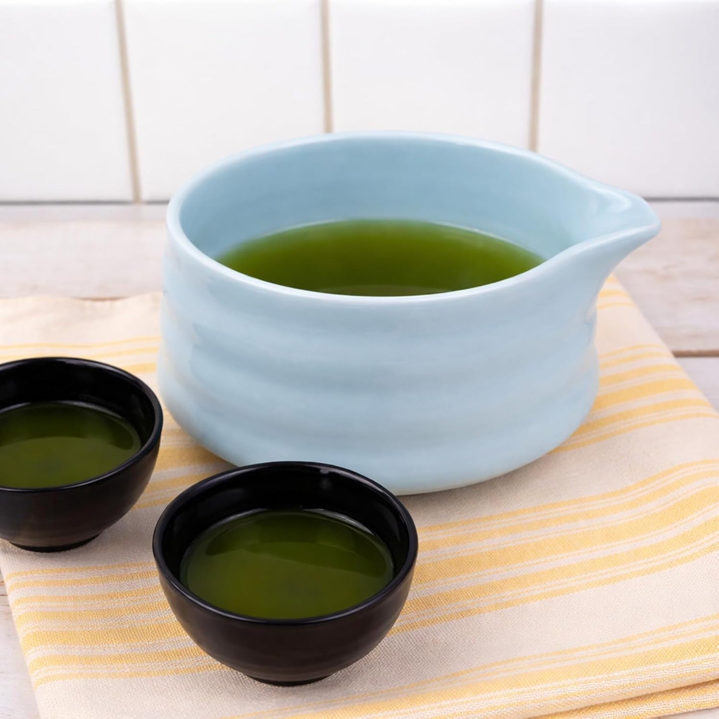 Cuenco de cerámica para matcha BlendWell con boquilla azul claro