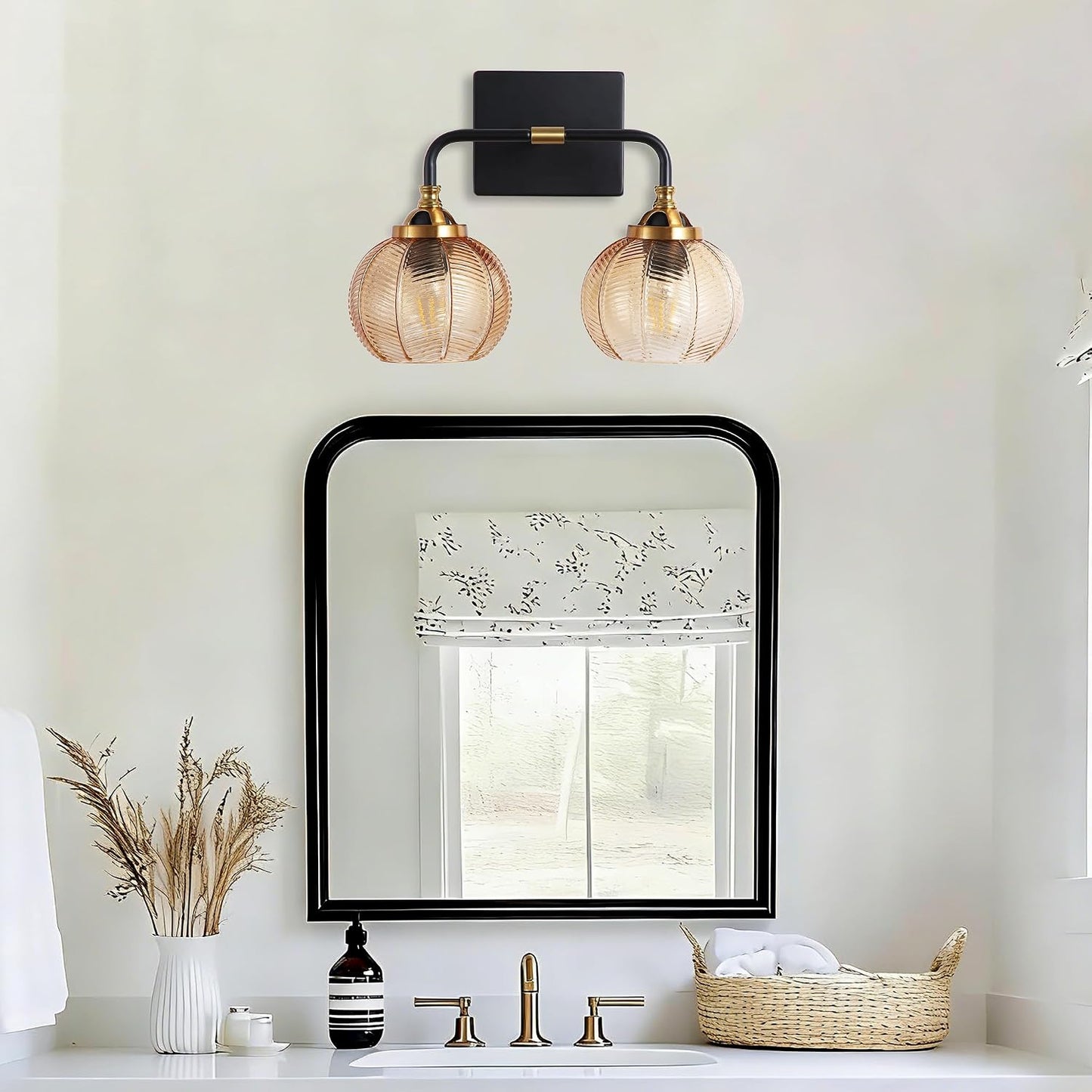 Lámpara baño 2 luces negra dorada sobre espejo vidrio ámbar