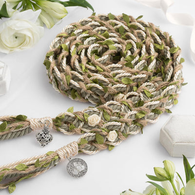 Cuerda boda celta trenzada verde salvia con colgantes