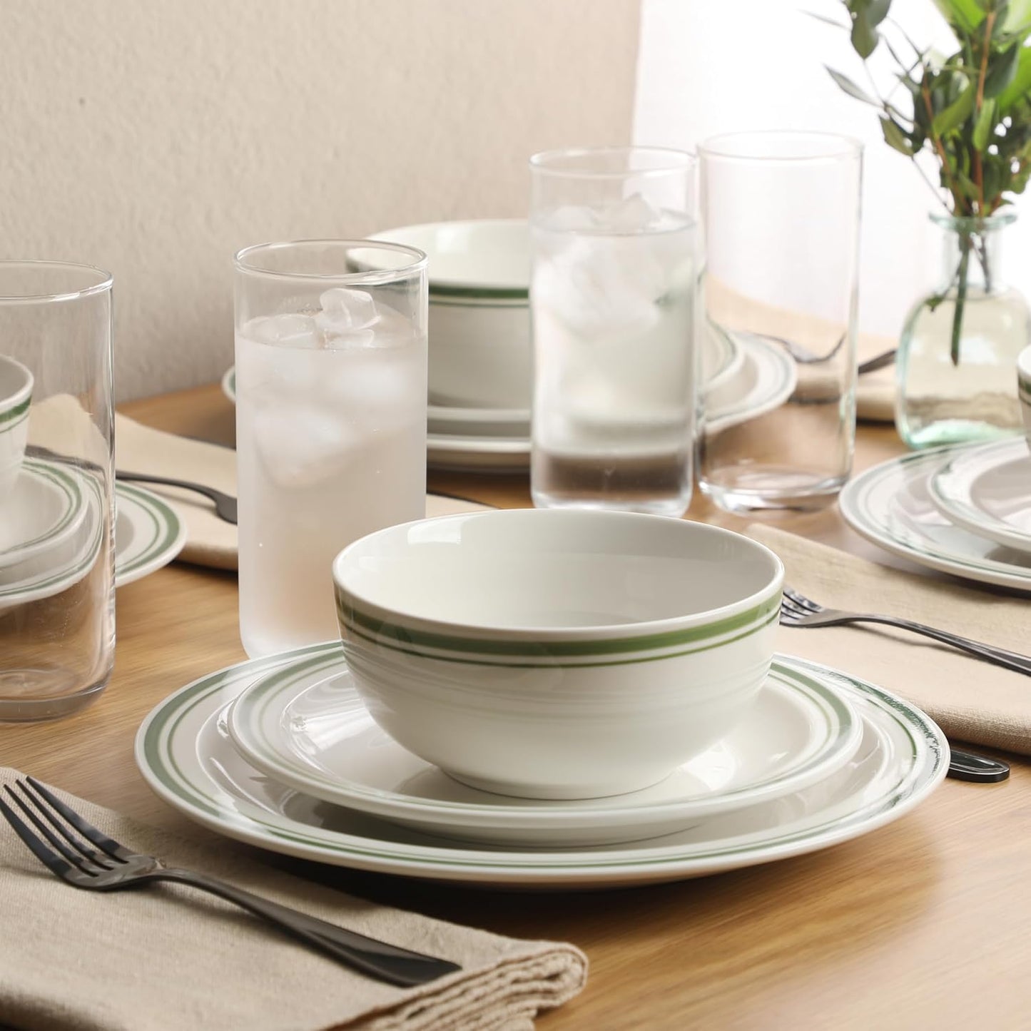 Juego de vajilla de porcelana Gibson Home Hometown Diner 12 piezas blanco con borde verde