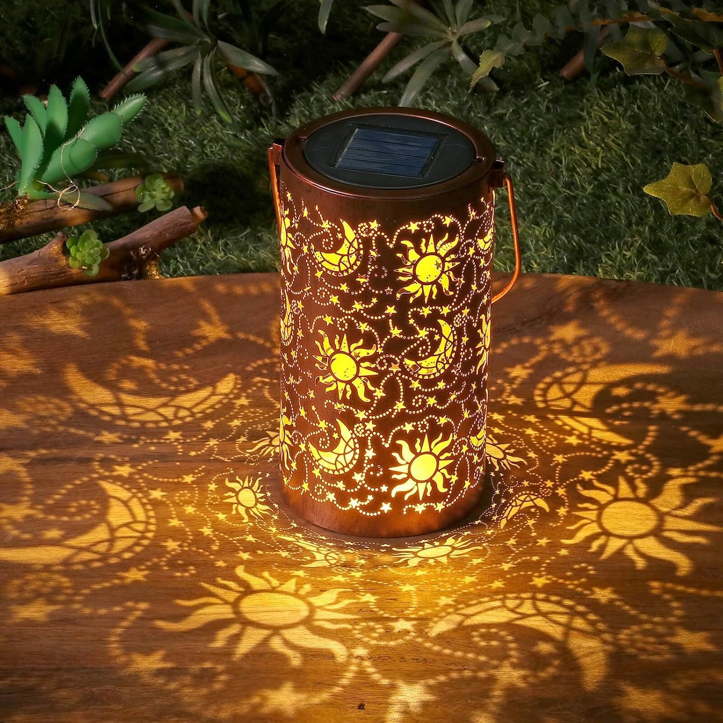 Farol solar impermeable con patrones estrella luna para exteriores