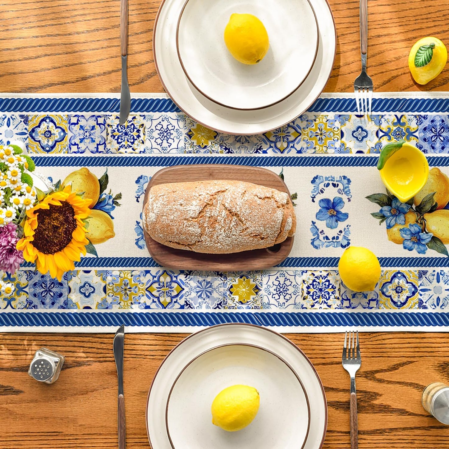 Camino de mesa de verano de porcelana azul y blanca con flores de limón