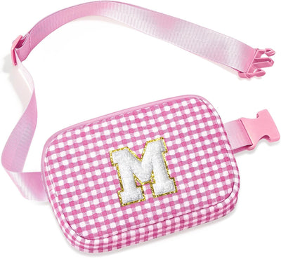 Bolso cruzado con inicial riñonera a cuadros rosa medium