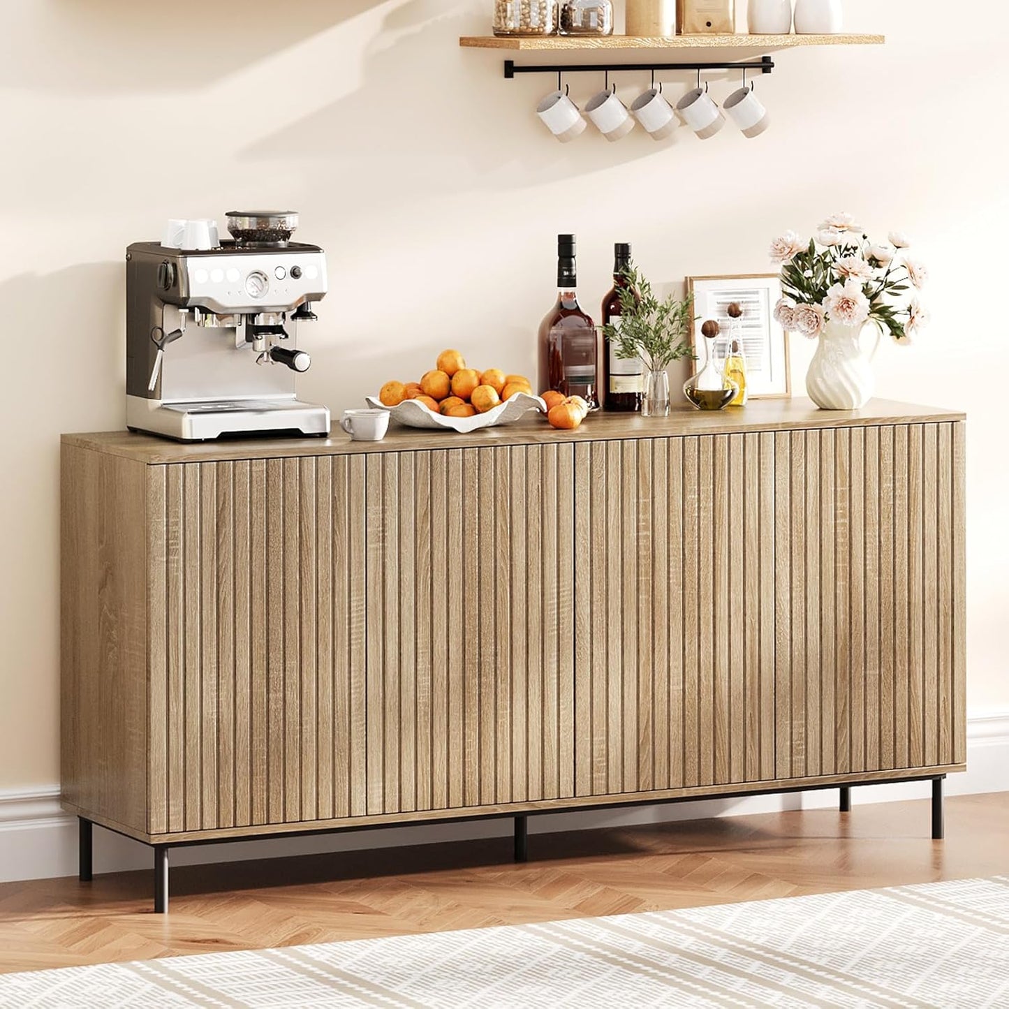 Armario buffet acanalado 63pulg 4 puertas estantes ajustables