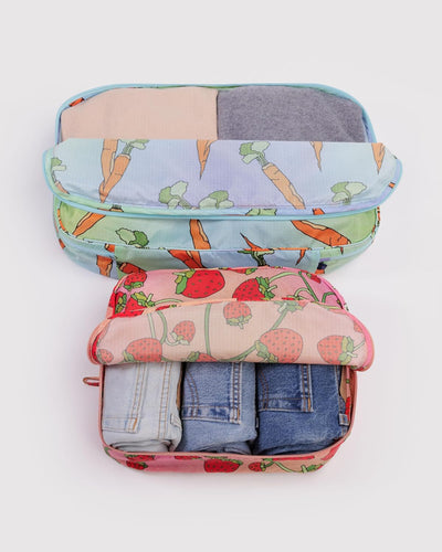 Juego cubos embalaje grandes zanahorias bayas