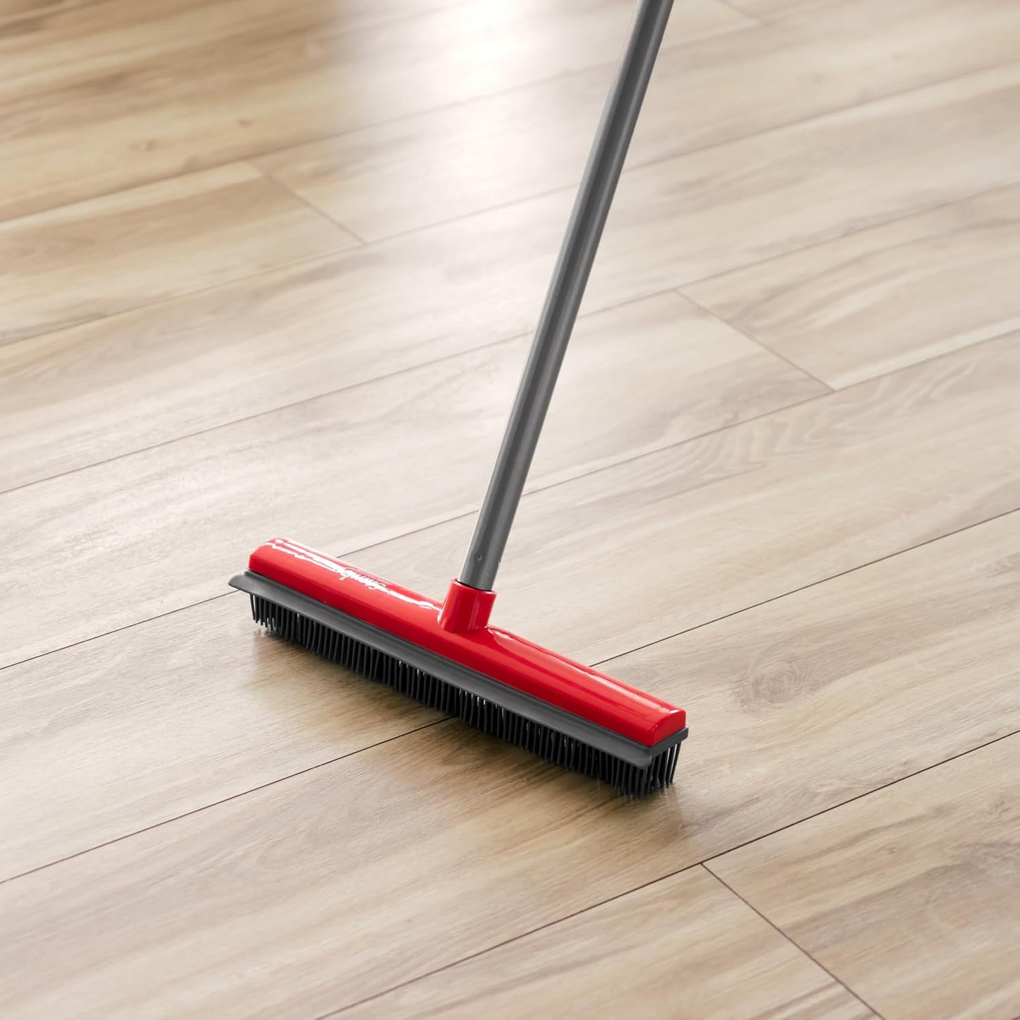 Escoba goma mango ajustable para alfombras y suelos electrostática
