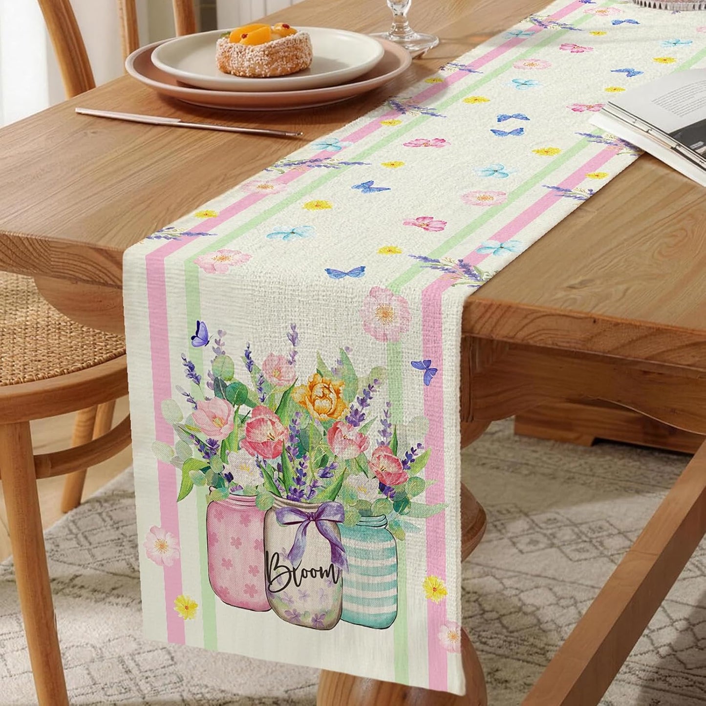Camino de mesa floral de primavera 72 x 13 pulgadas con tarro de albañil y patrón de mariposa