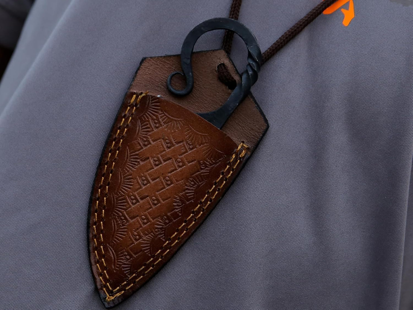 Cuchillo vikingo personalizado forjado a mano con hoja endurecida