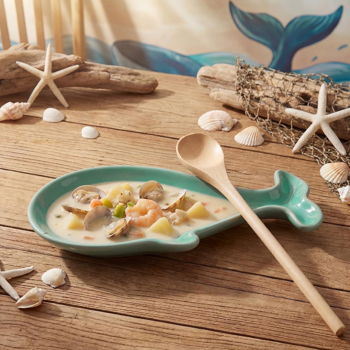 Soporte de cuchara en forma de ballena con cuchara de madera y cerámica