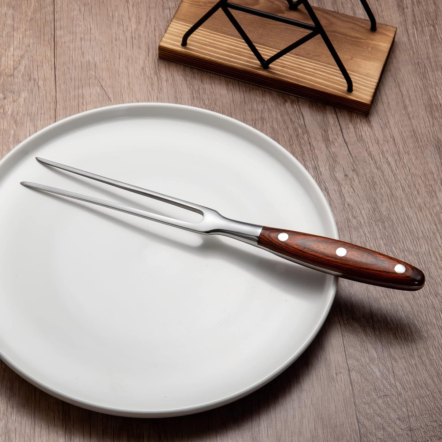 Tenedor carne 11.5pulg acero inox mango madera dos puntas