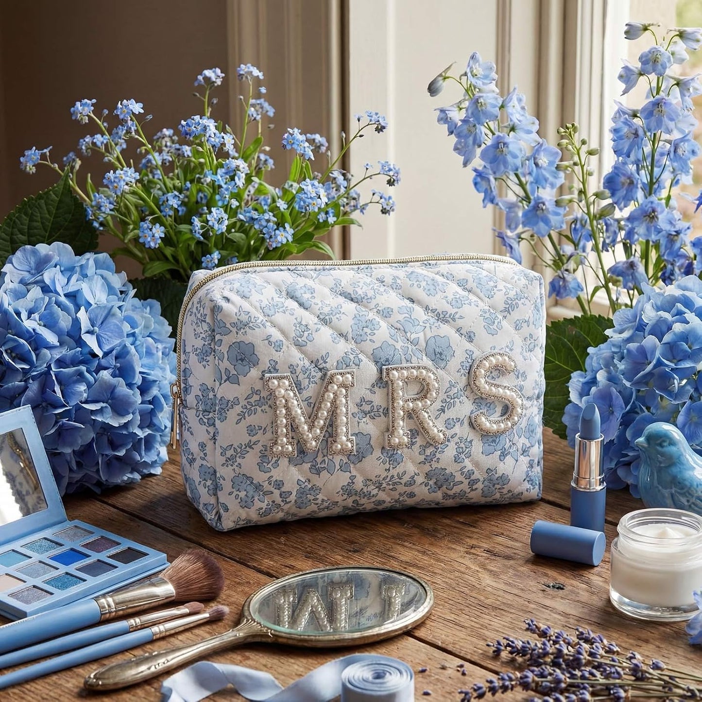 Bolsa maquillaje acolchada con parche floral
