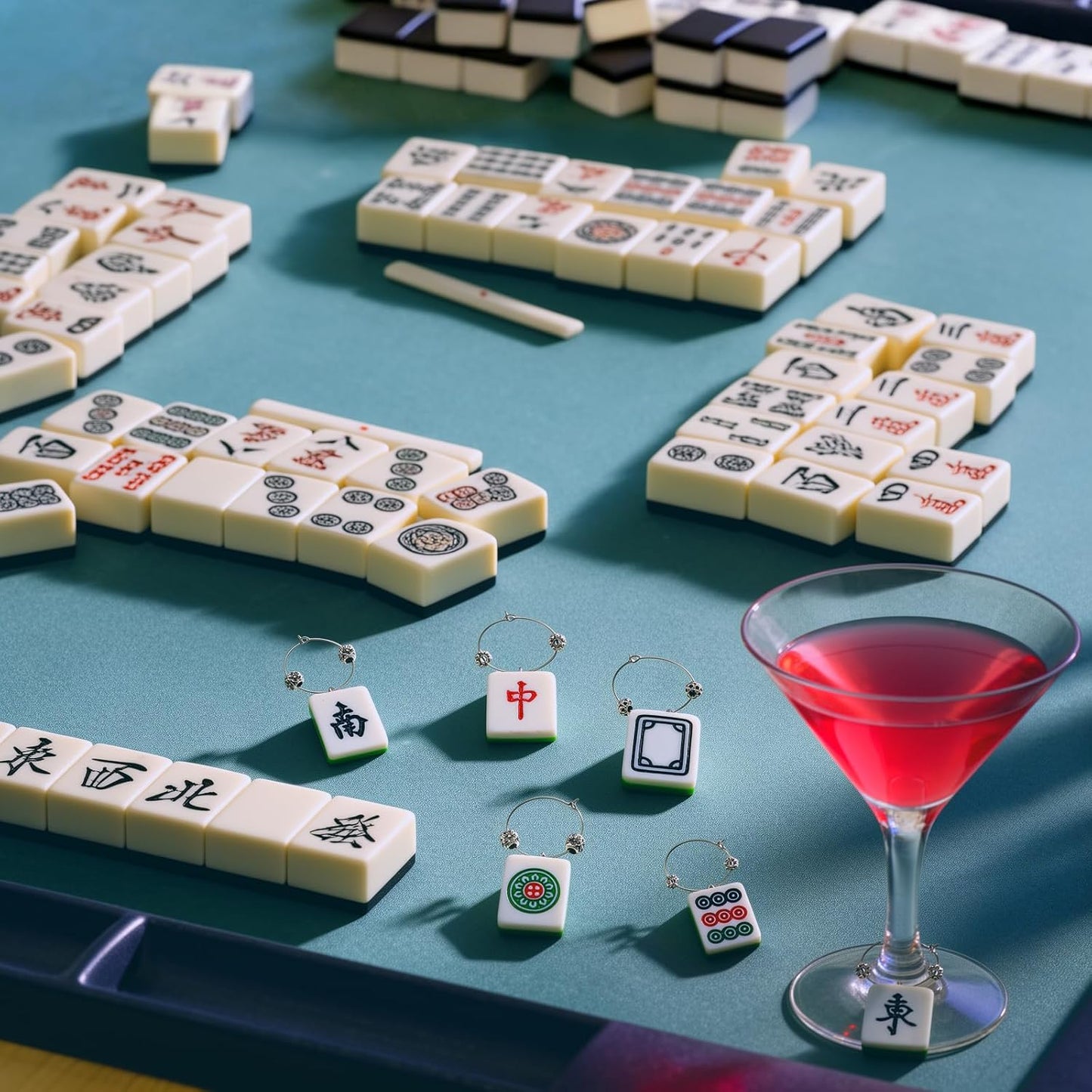 Juegos de dijes de vino Mahjong de 1 pulgada para copas de tallo
