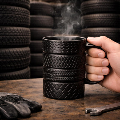 Taza de café con diseño de neumáticos 3D para conductores de camiones