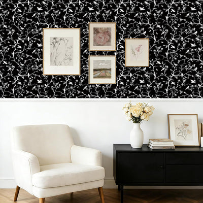 Papel tapiz floral negro chino con pájaros y flores