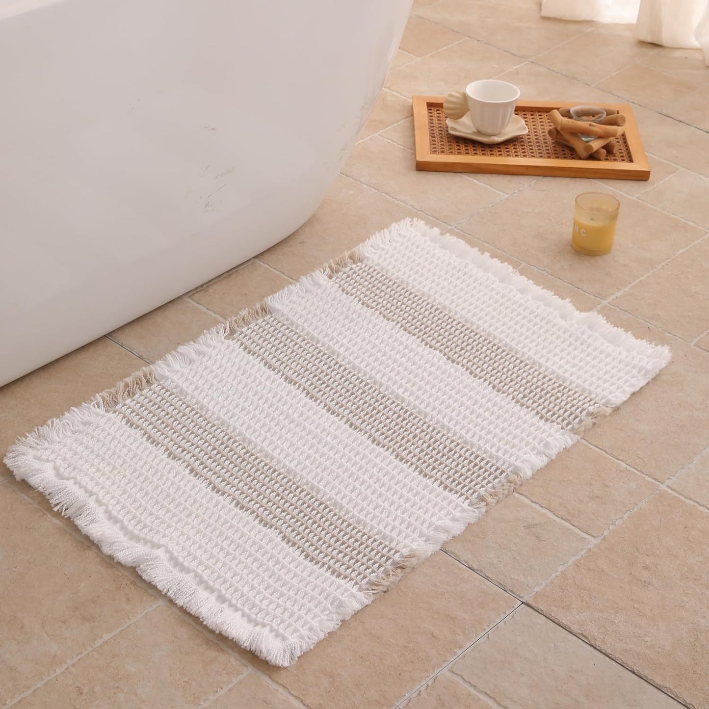 Tapete baño antideslizante bohemio 16x24pulg color blanco y gris
