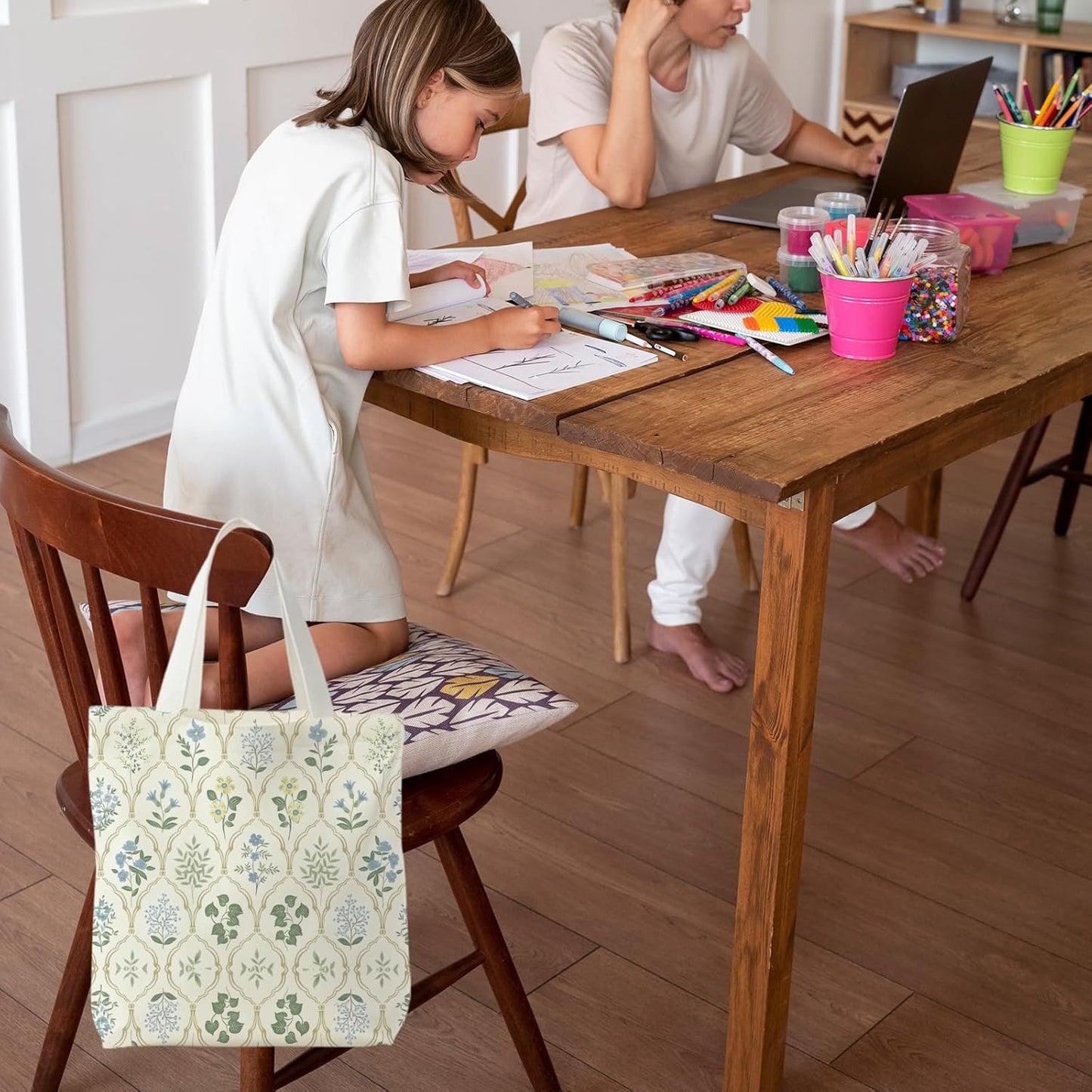 Bolsa reutilizable para mujer con diseño floral azul