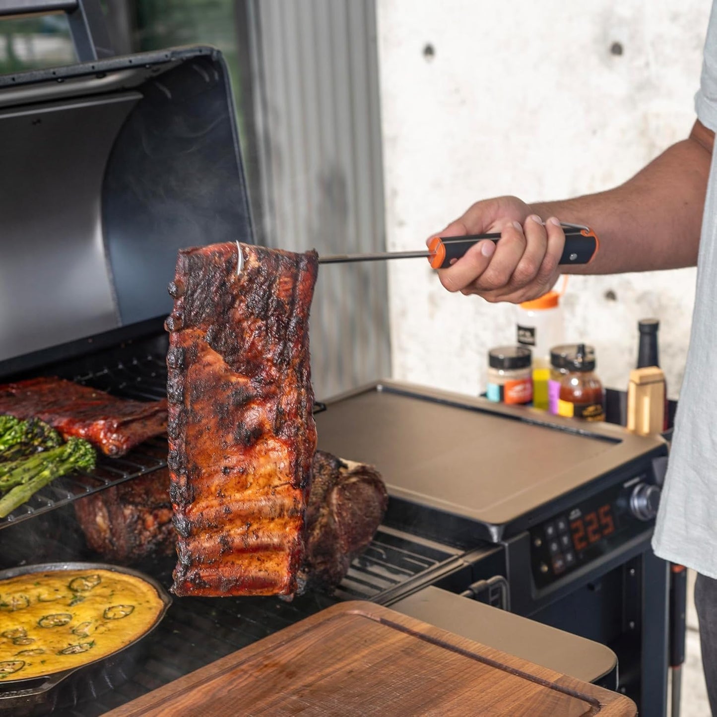 Accesorio para parrilla acero inox con cola de cerdo