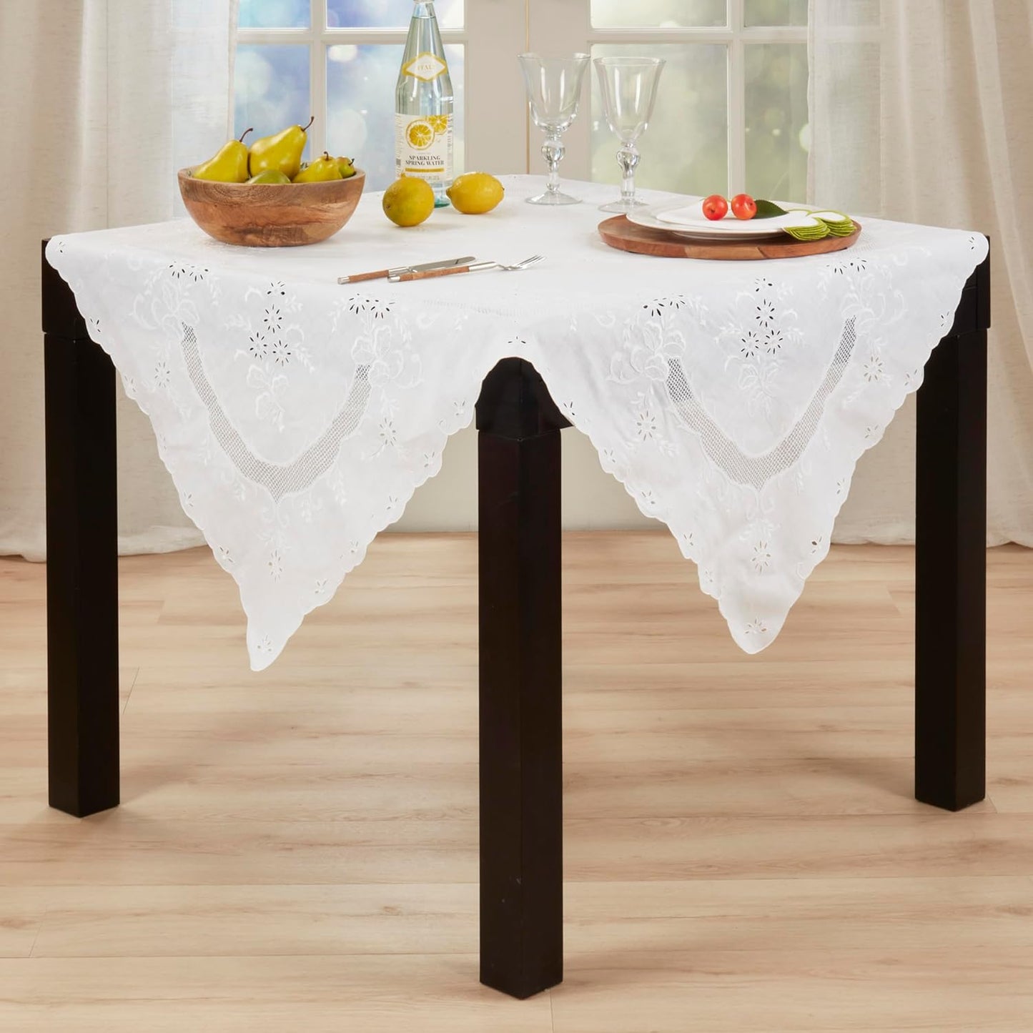 Mantel de lino con bordado encaje escalonado 54x54 pulg