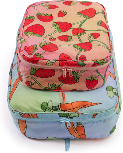 Juego cubos embalaje grandes zanahorias bayas