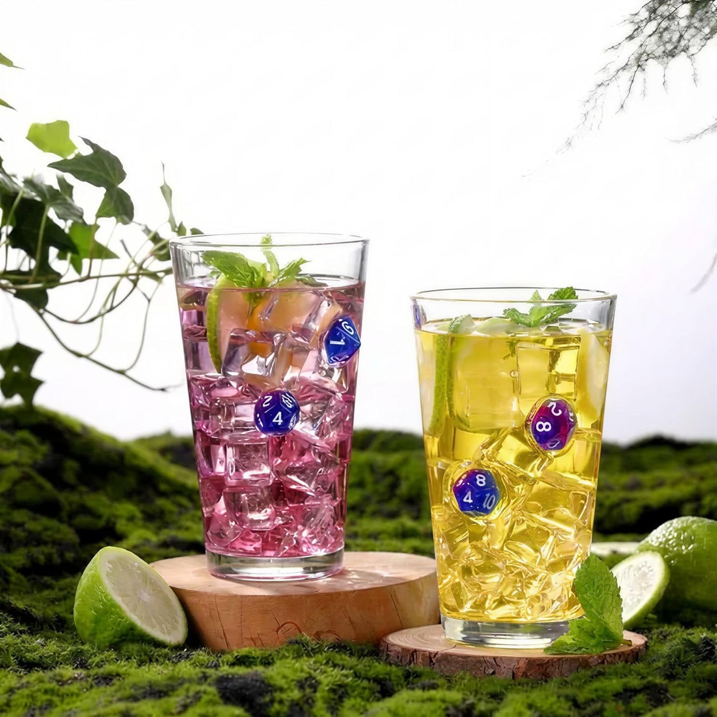 Vasos Highball de vidrio con dados DND incrustados azules