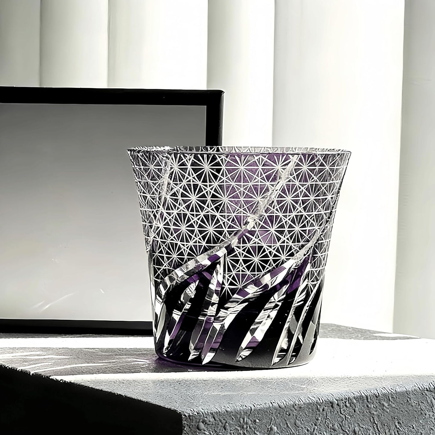 Vaso cristal Edo Kiriko morado patrón geométrico
