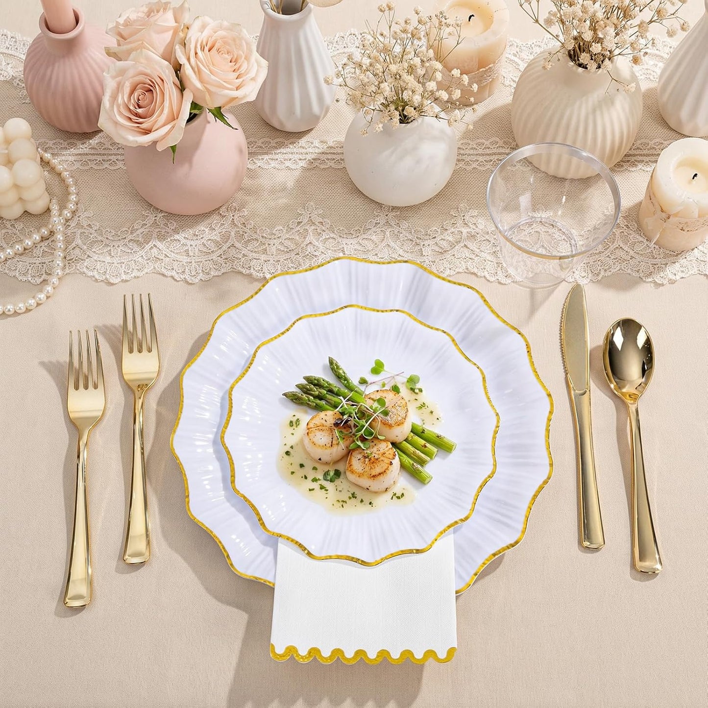 Set 350 Pzas Platos Plástico Blanco Oro para 50 Invitados