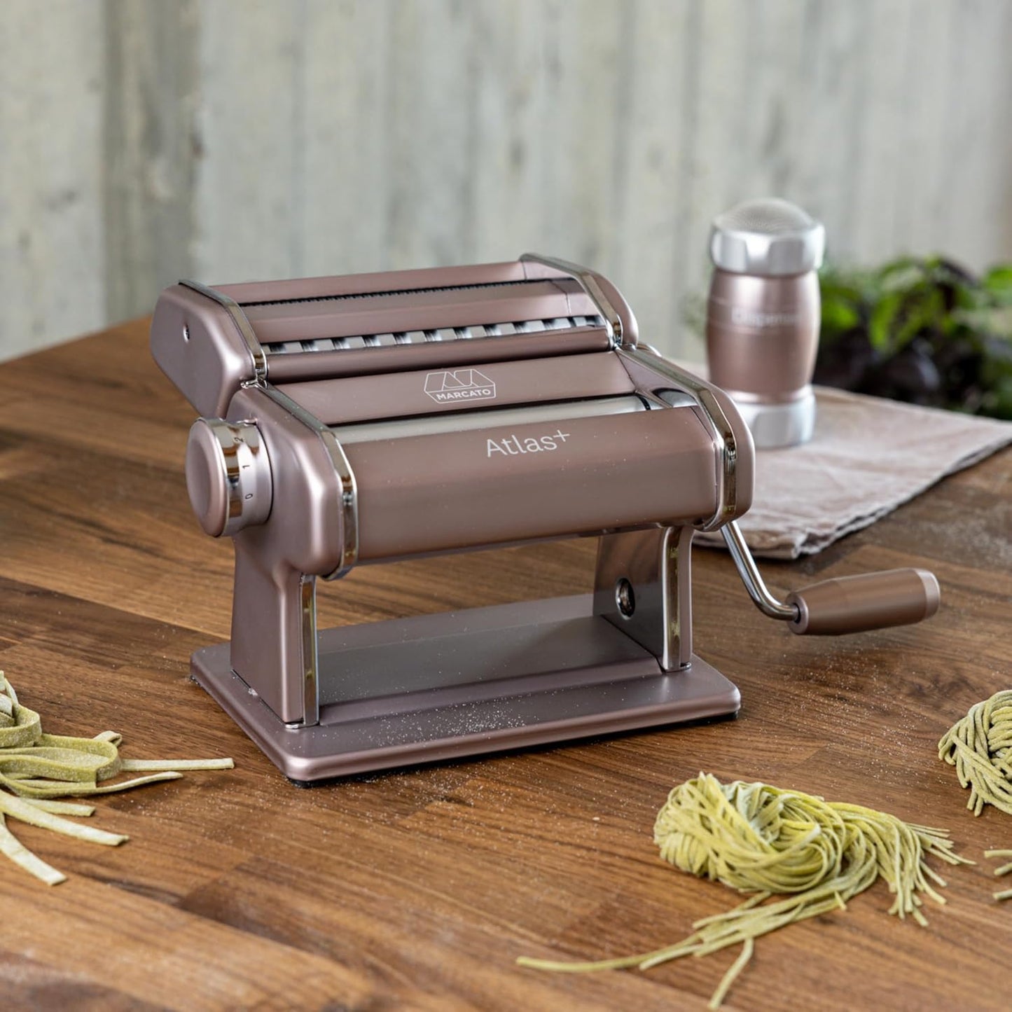 Máquina de pasta Atlas rosa polvo con rodillos acero cromado