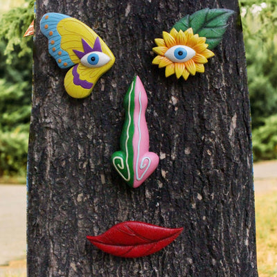 Decoración caras de árbol para exteriores colorida