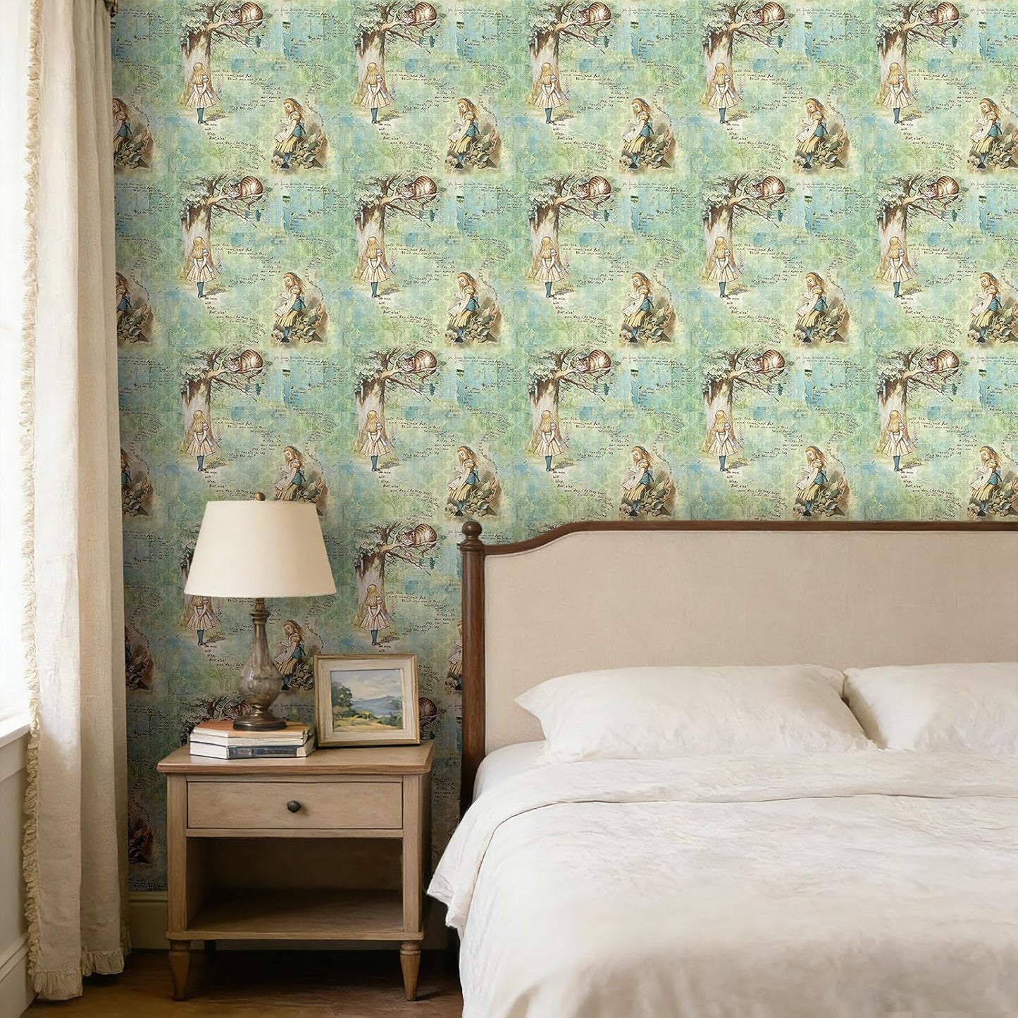Papel tapiz vintage Alicia niña dormitorio