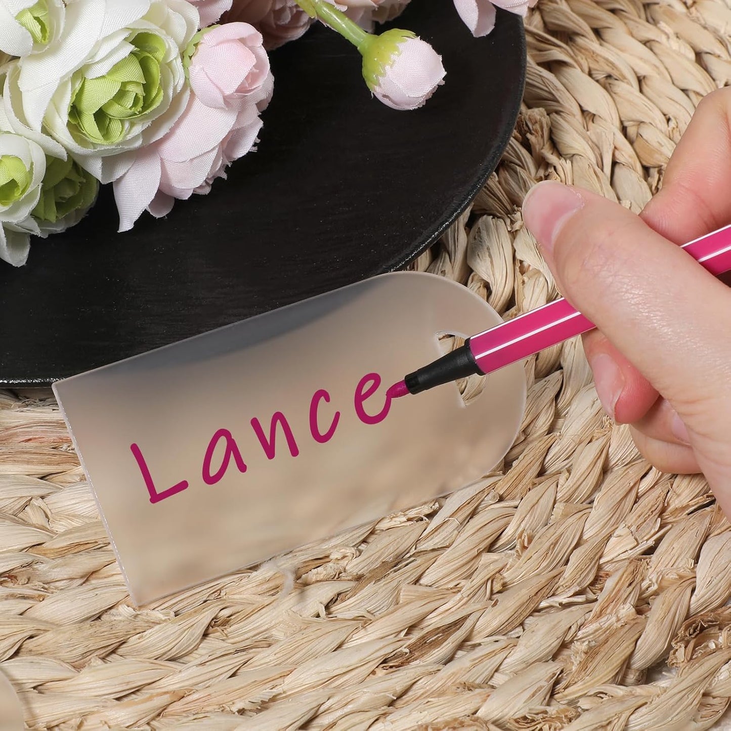 Tarjetas de lugar acrílicas blancas con cinta para mesa de boda