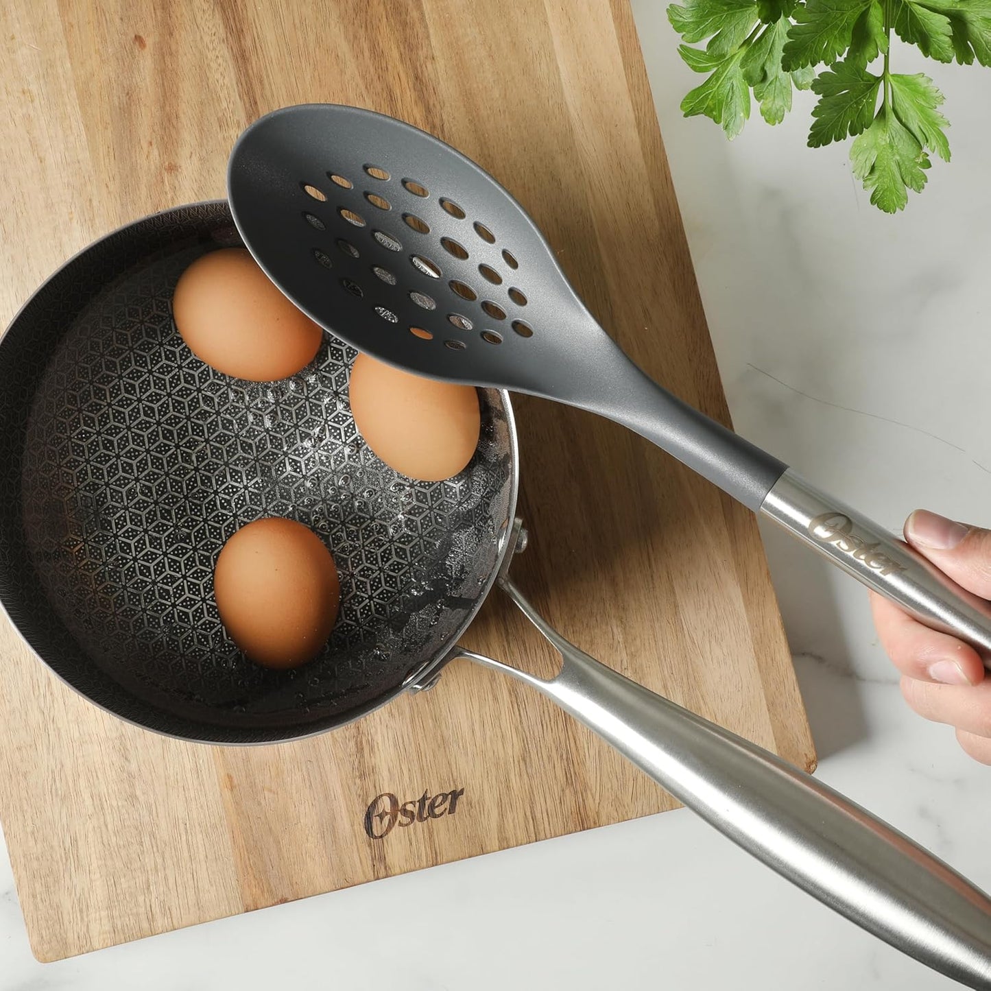 Cuchara de cocina ranurada Oster Chadswyck de 13.8 pulgadas con cabeza de silicona
