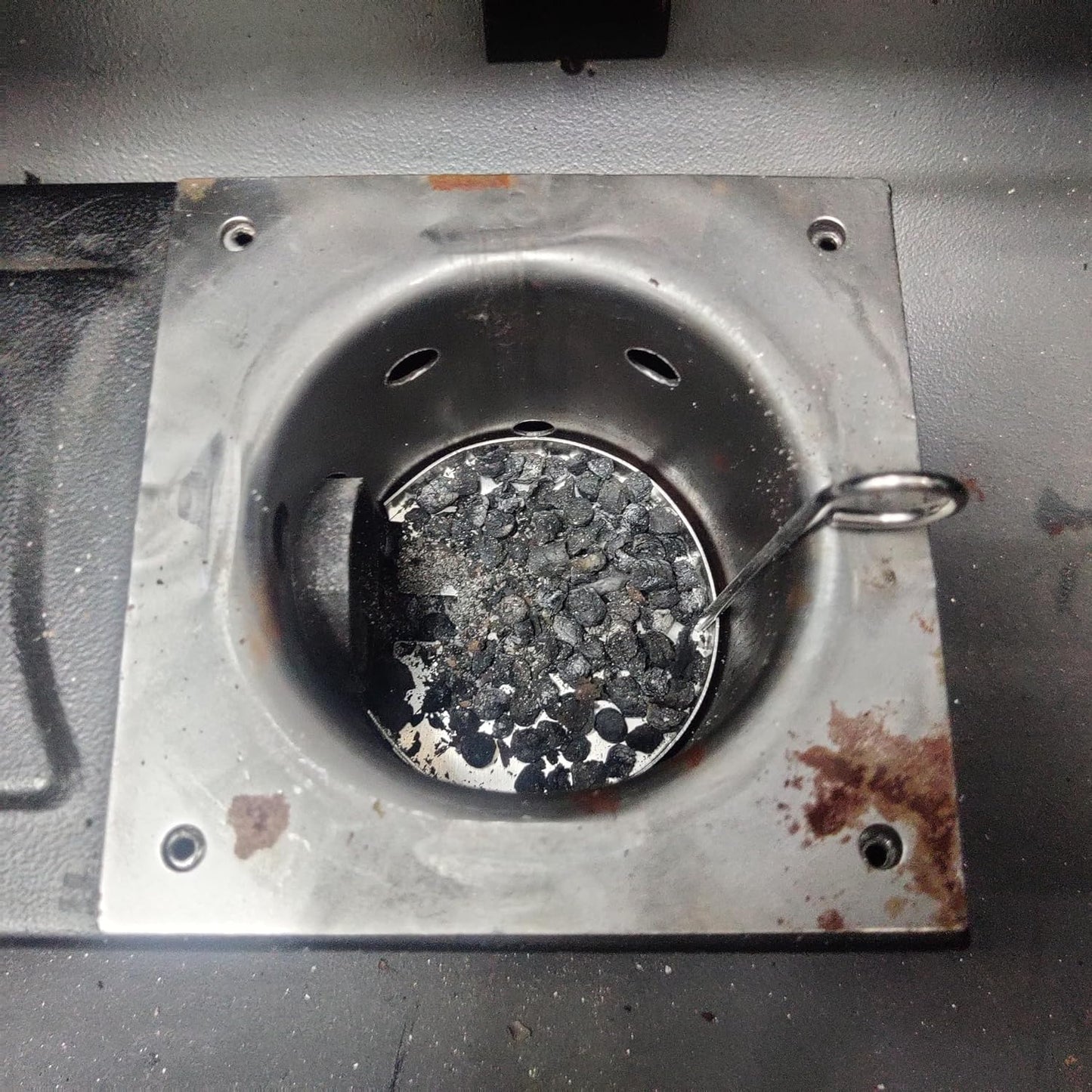 Removedor cenizas olla combustión parrilla pellets